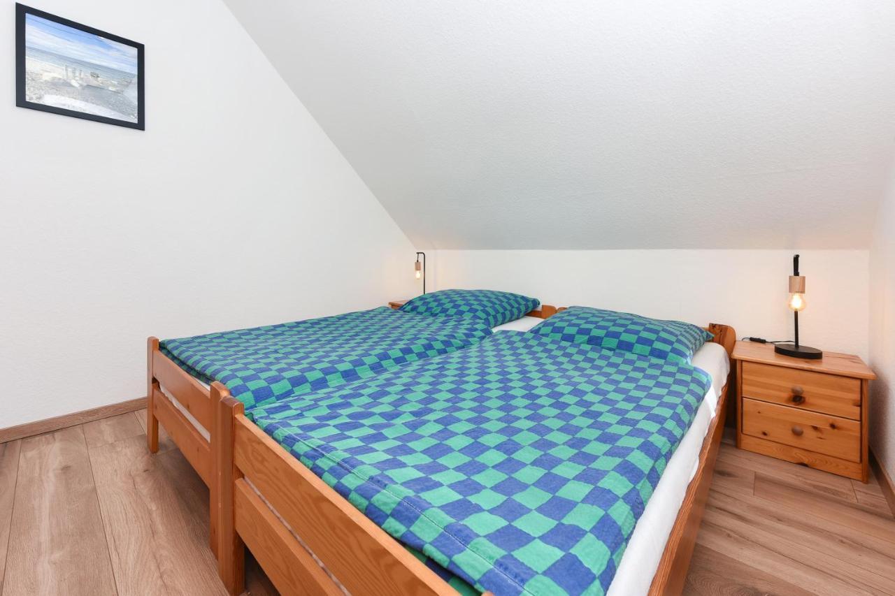 Ferienwohnung Wattgefluester Esens Exterior foto